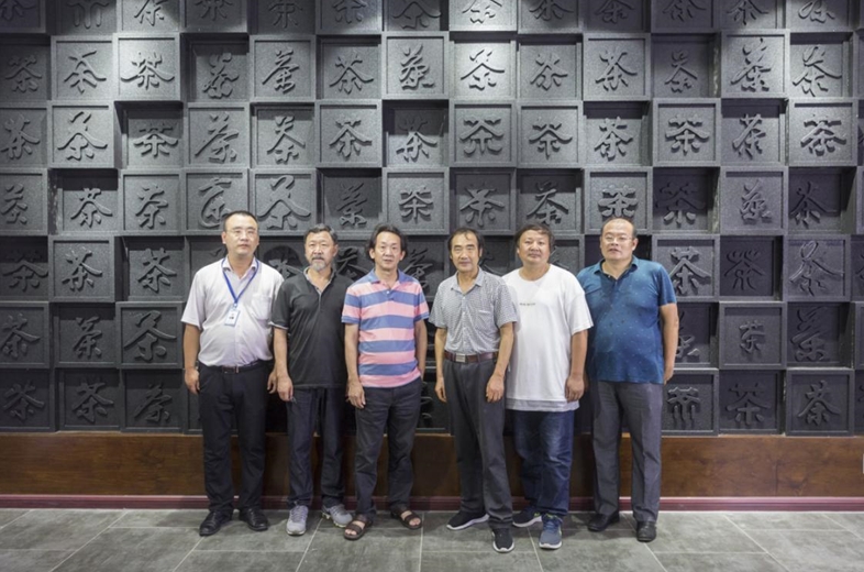 著名作家商震一行到瀚林春茶博园参观