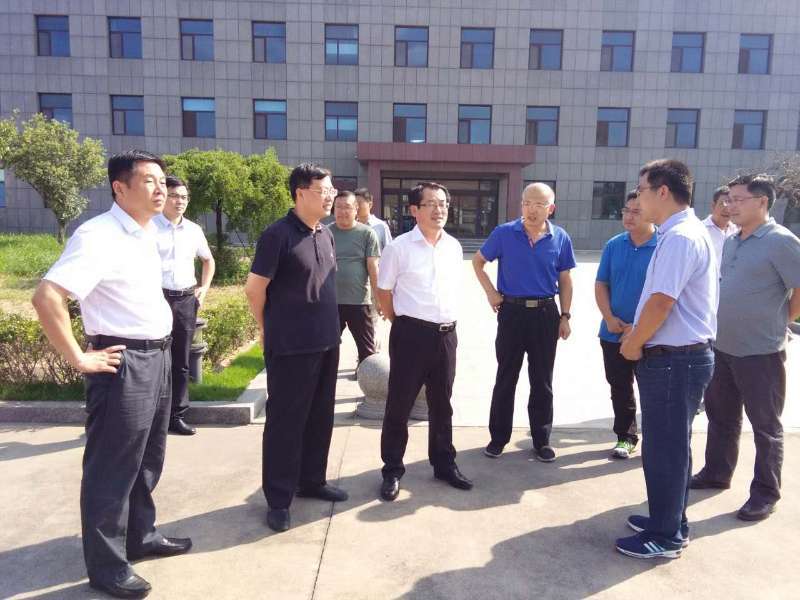 县委书记马维强一行来到我公司进行调研