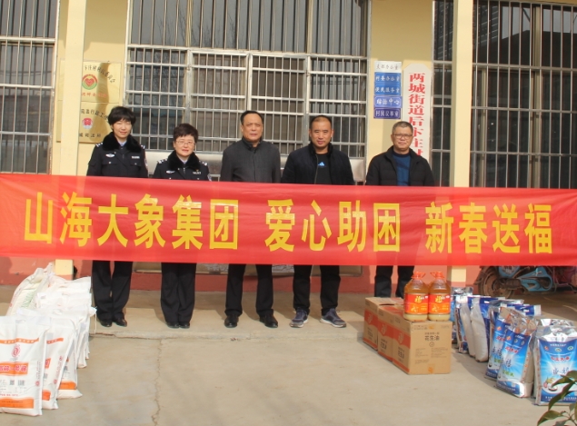 爱心助困暖人心  守望互助迎新春