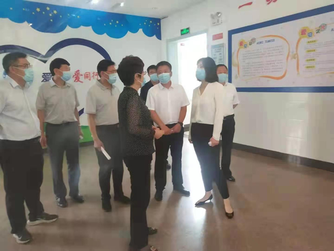 市人大常委会副主任郑玉霞一行来我校调研