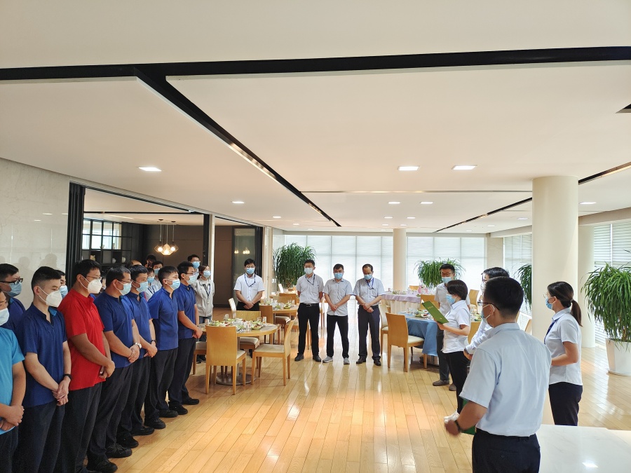 公司举办21年贺中秋模范社员恳谈会