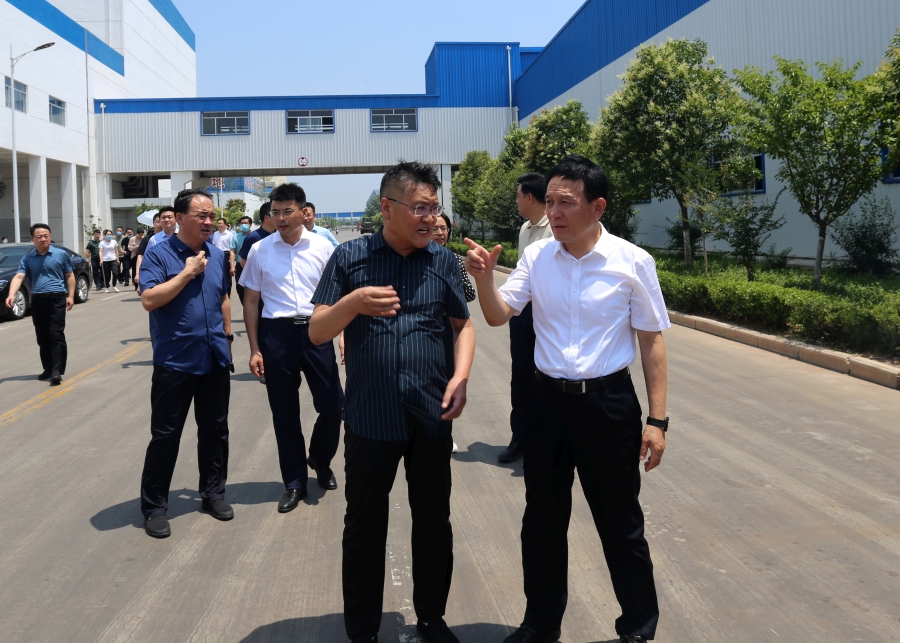 日照市委组织部副部长、编办主任李新明一行莅临日照华泰调研