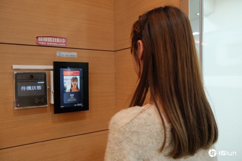 QNAP提供“平板+NAS”的极速用脸打卡体验