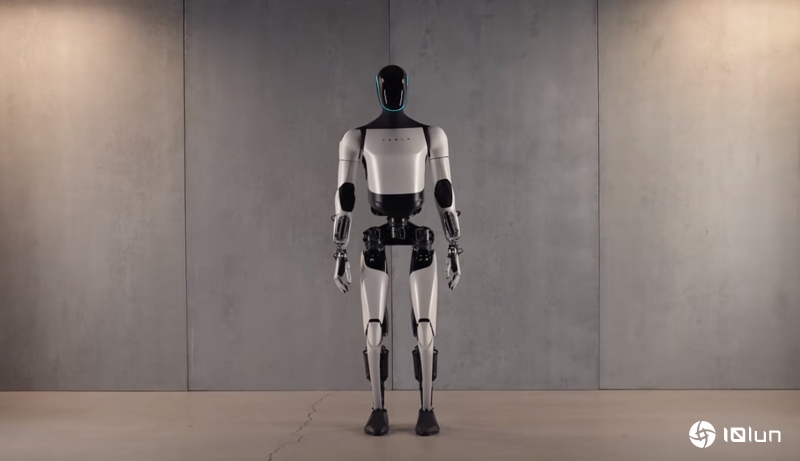 马斯克：Optimus人形机器人2025年底前有望开卖