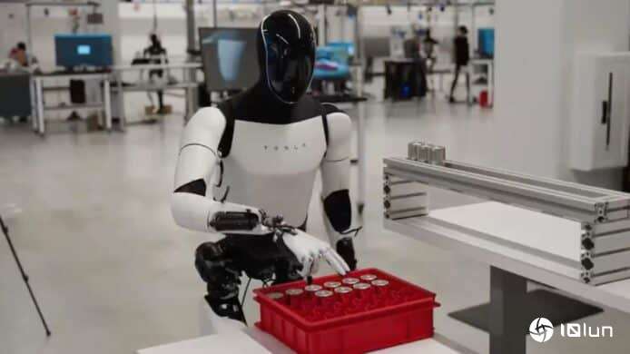 Tesla人形机器人Elon Musk确认明年试产供内部使用