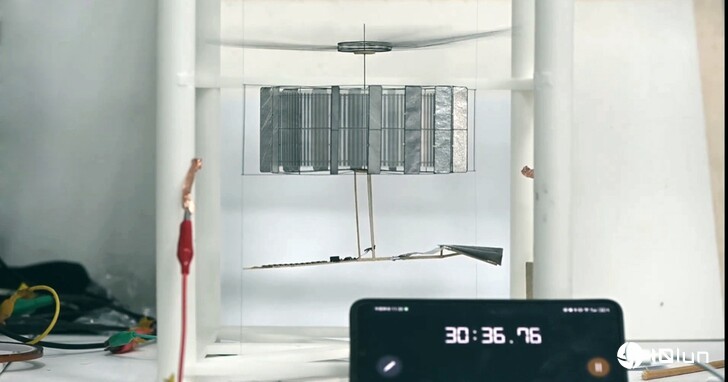 首款候超轻型太阳能悬停无人机CoulombFly问世，仅9毫克