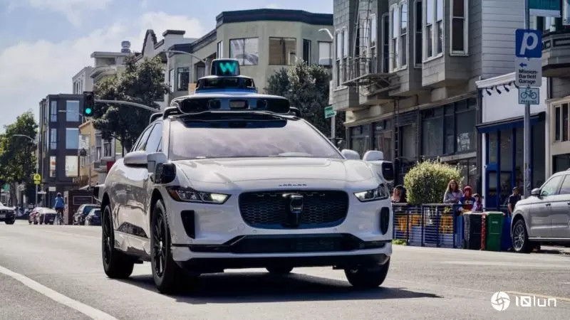 通用Robotaxi梦碎，特斯拉、Waymo两强相争