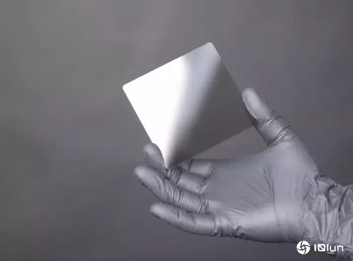 拟取代传统硬盘技术　德国玻璃存储芯片 数据完好保存长达5000年