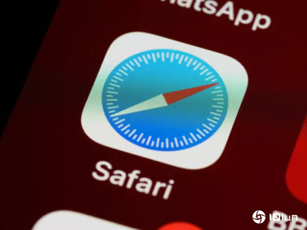 苹果考虑为Safari引进AI搜索，Google时代恐终结、股价跌超过7%
