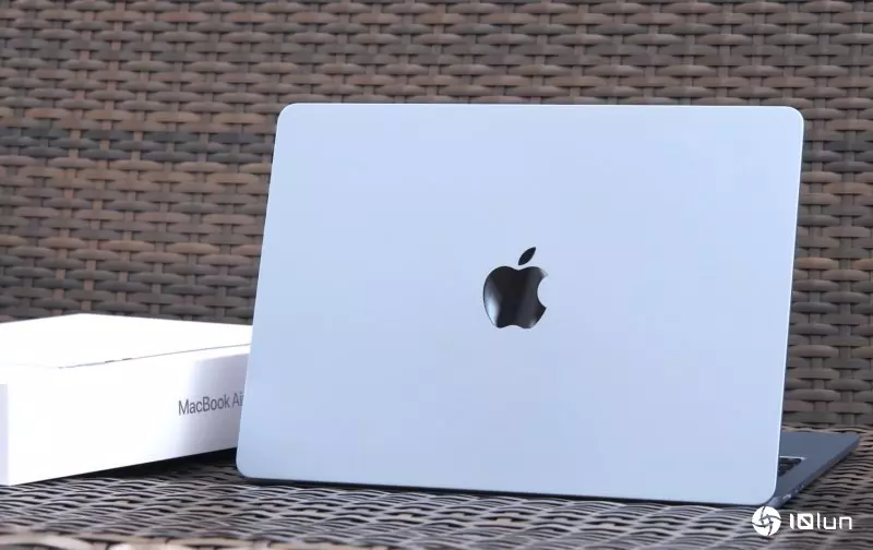 M4 MacBook Air天蓝色动手玩，今年换它就够了