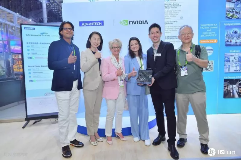 黄仁勋妻女观展COMPUTEX！研华大秀智能机器人技术核心