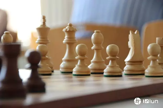 挪威西洋棋王1人对上14.3万颗脑袋，和局收场