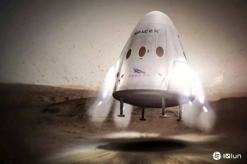马斯克威胁退役天龙号飞船杀伤力极大，外媒：美国高度依赖SpaceX
