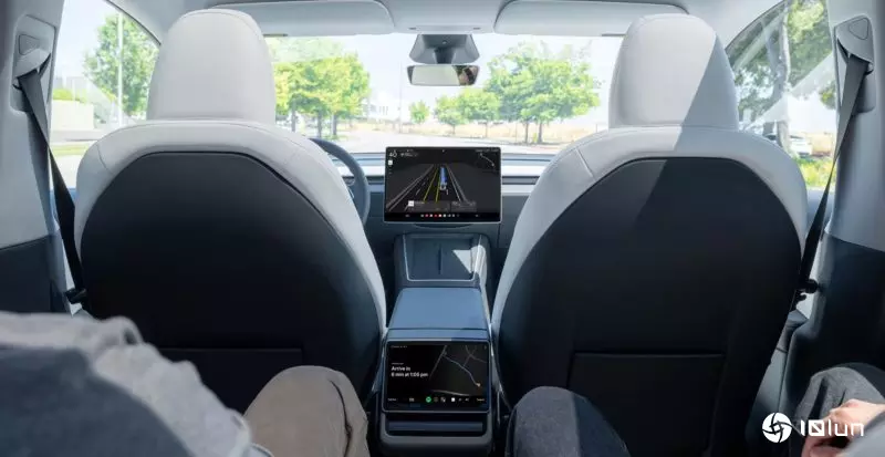 网传Robotaxi走错车道视频，NHTSA联系特斯拉