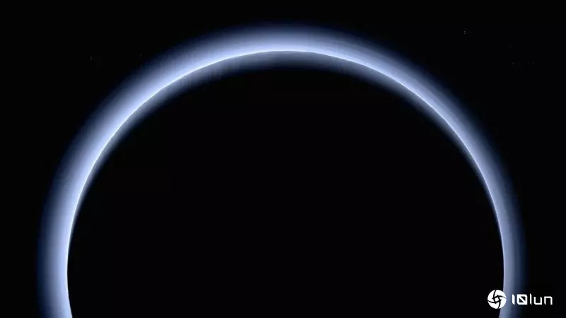 证实冥王星“自我冷却”关键条件，高空蓝色雾霾调节着气候
