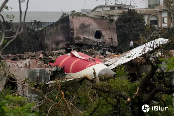 印航空难调查曝光 黑盒录音：有机师问燃油控制器“为何被关”