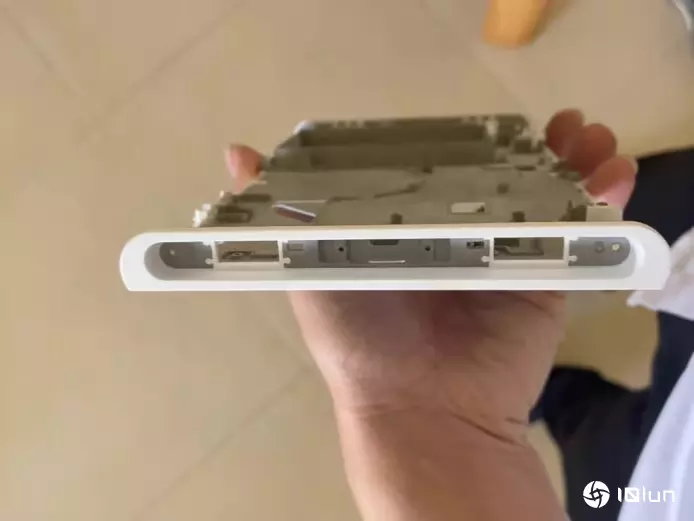 Switch 2白色机箱现身中国　OLED版本疑似开发中　面板厂商仍未决定