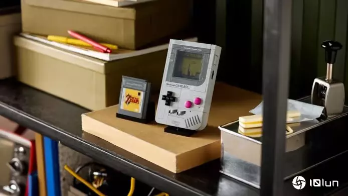 LEGO重现经典Game Boy游戏机　画面可自己更换　采用近1:1比例设计