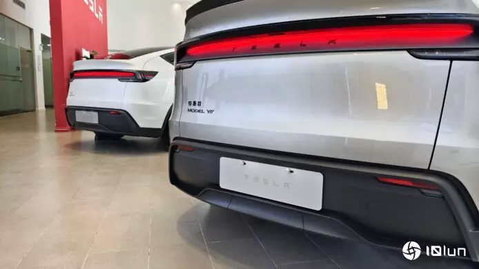 Tesla Model Y L六座版正式登场 车内功能多项改动 中后排座位亲身实试