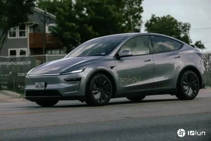 Tesla Robotaxi公众版App开放下载　Austin服务范围大增，首度挑战高速公路