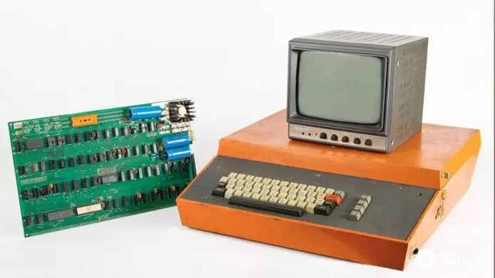 稀有木壳版Apple-1计算机拍卖 全球仅存9台估价超234万港元