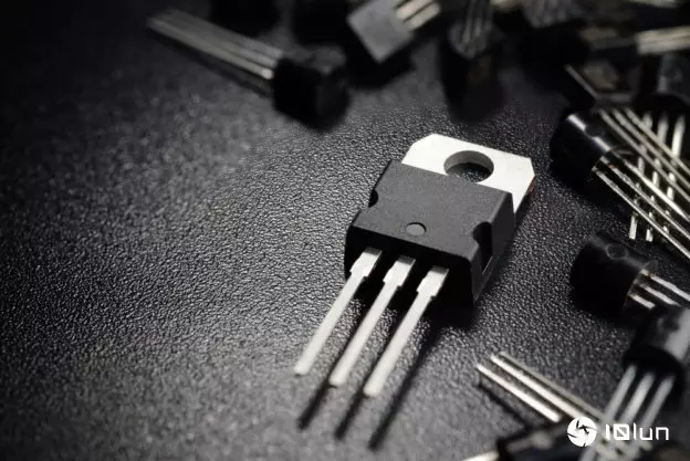 硅功率MOSFET技术突破，导通电阻降2.7倍