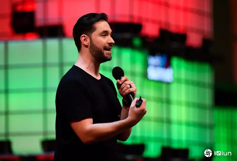 Reddit创办人：AI内容泛滥证实网络已死，下一代社交媒体将重返人性