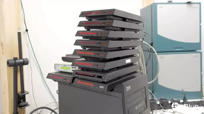 YouTuber串联12部56K Modem　拨号上网速度达668.8 kbps创纪录