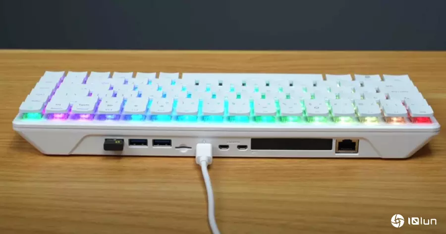 Raspberry Pi 500+ 登场：键盘就是计算机、升级机械轴与RGB背光