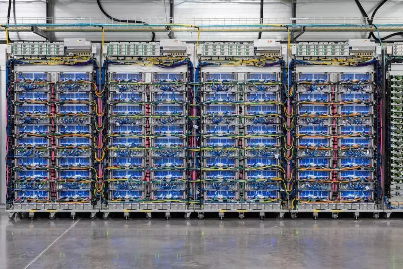 Anthropic扩展使用百万颗Google TPU，明年增至1GW算力