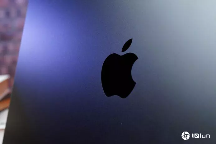 M5 MacBook Pro 2025评测 今代GPU隐藏巨大AI实力AI形象处理、LLM运行实试