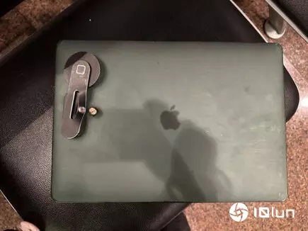 中国男子巴西遭遇持枪劫匪，MacBook成功挡下子弹令他逃过一劫