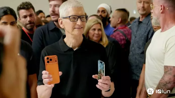 iPhone 17销售破纪录Tim Cook乐观预期 第四季再有强劲增长