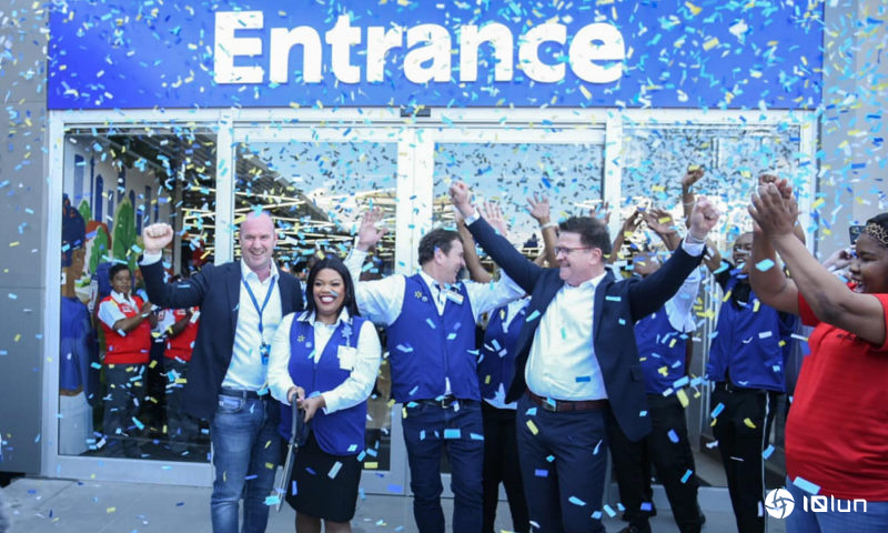 沃尔玛非洲首店盛大开幕 涌破百人排队尝鲜