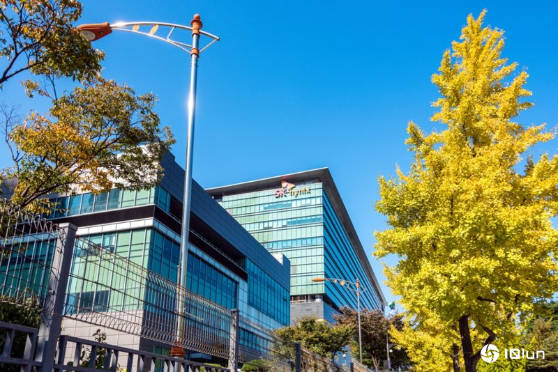 冲击SK海力士HBM4新品推出进程！会长崔泰源：明年标准型产能增10%