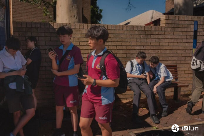 纽约强制社交媒体设警告标签　如同香烟包装警告保护青少年心理健康