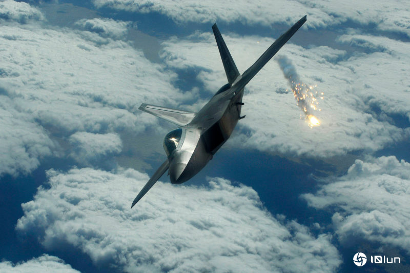 五代机第一款，F-22首度成功测试空中接手CCA