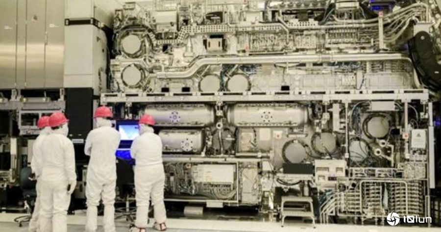 Intel秀肌肉！全球首发High-NA EUV曝光机到手，14A制程准备起飞啦！