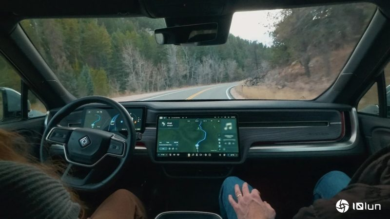 自驾范围暴增20倍，Rivian发布“Universal Hands-Free”系统，2026年上路