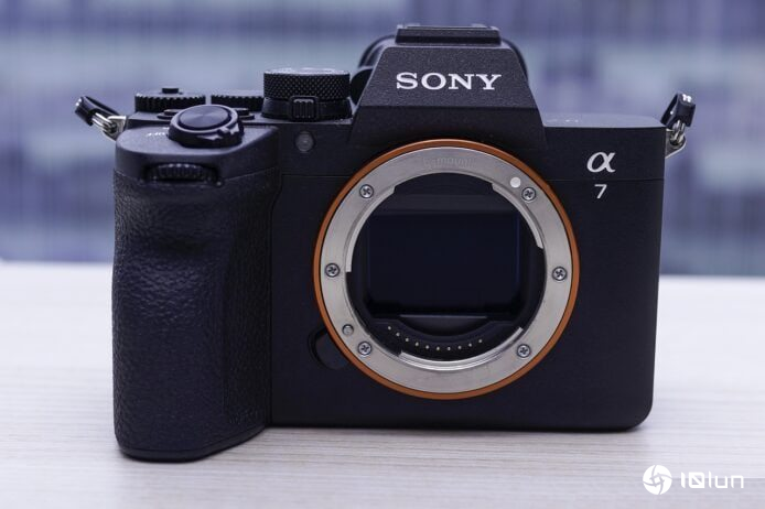 SONY A7V入门级旗舰机正式发布30FPS照片连拍,4K60P无裁切录像 香港售价,上市详情,详细规格