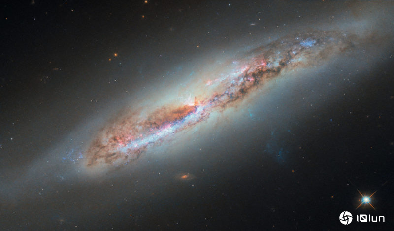 哈勃再访漩涡星系NGC 4388，星系团介质也能使星系长出小尾巴
