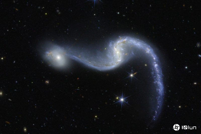 宛如宇宙节日花环，欧几里得望远镜捕捉NGC 646棒旋星系璀璨身影