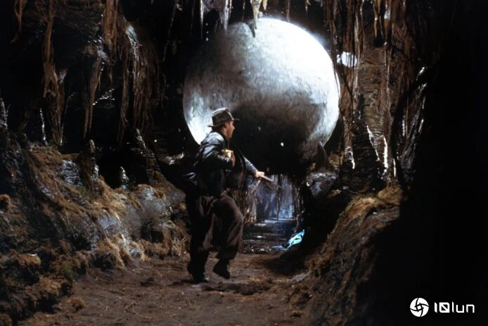 迪士尼乐园特技表演巨石脱轨 员工舍身挡石护游客网络用户盛赞真英雄